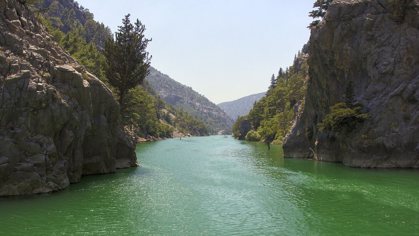 Green Canyon: varen over het smaragdgroene stuwmeer