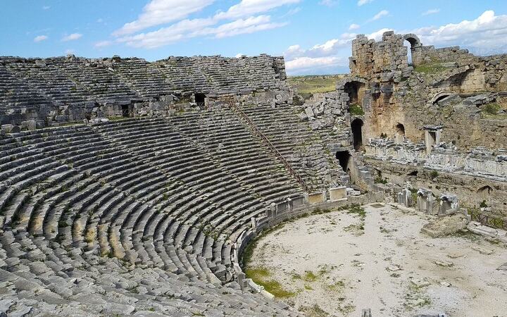 Perge: wandelen door een complete Romeinse stad