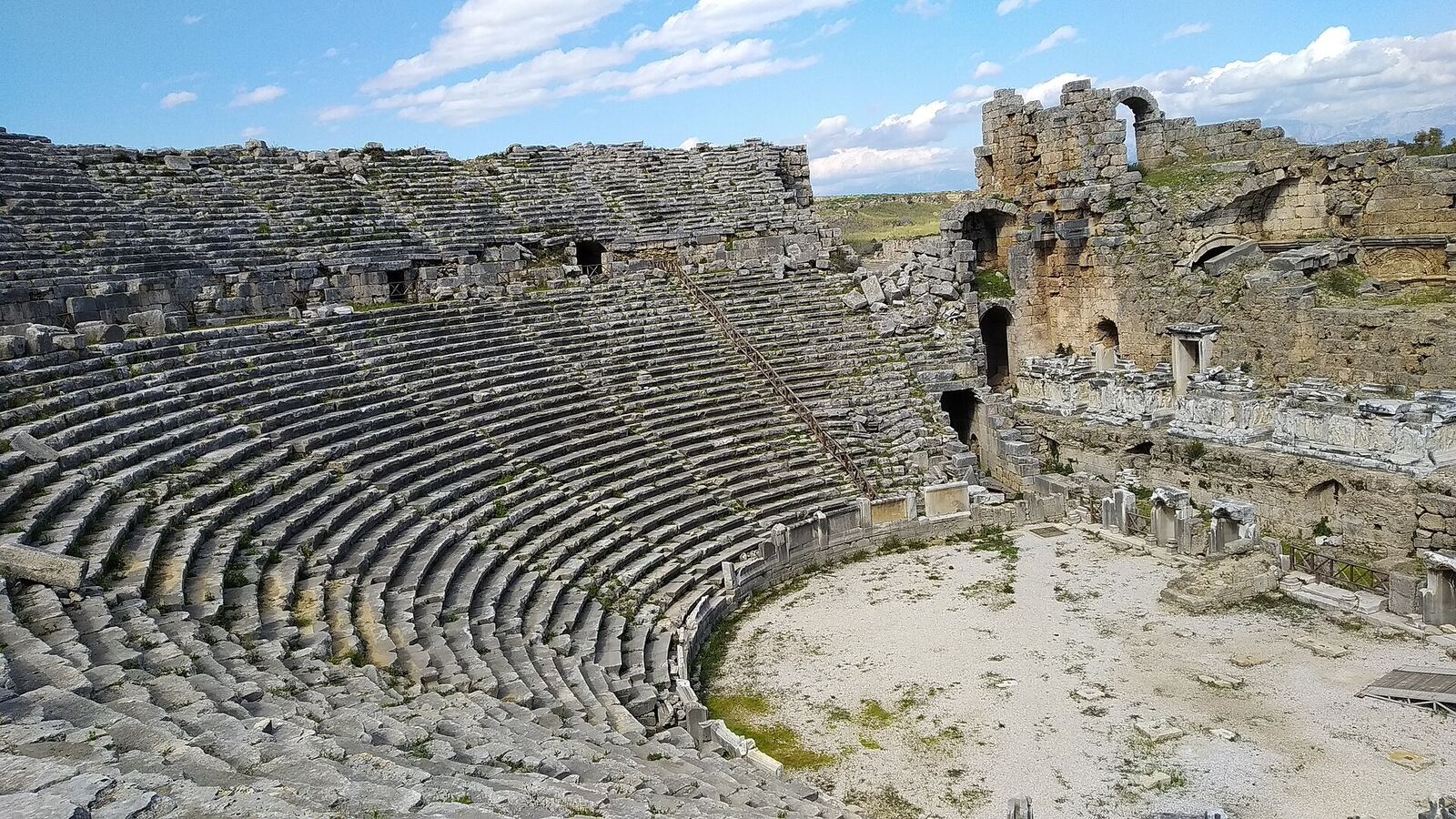 Perge: wandelen door een complete Romeinse stad